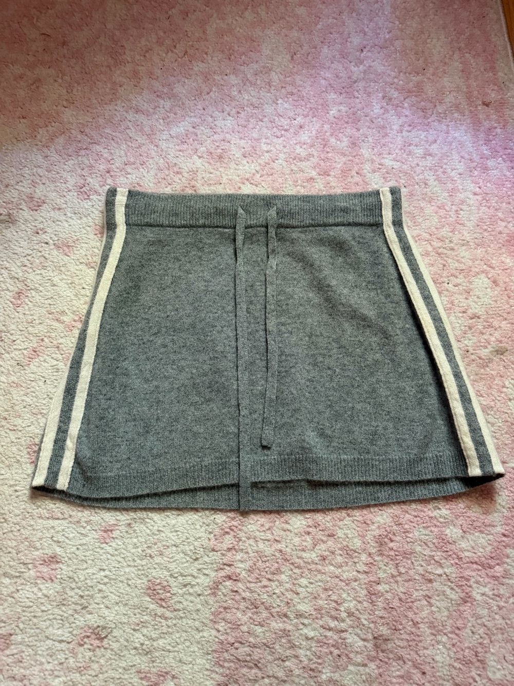 Juicy Couture Gray Cashmere Knit Mini Skirt with Side Stripes Sz Small